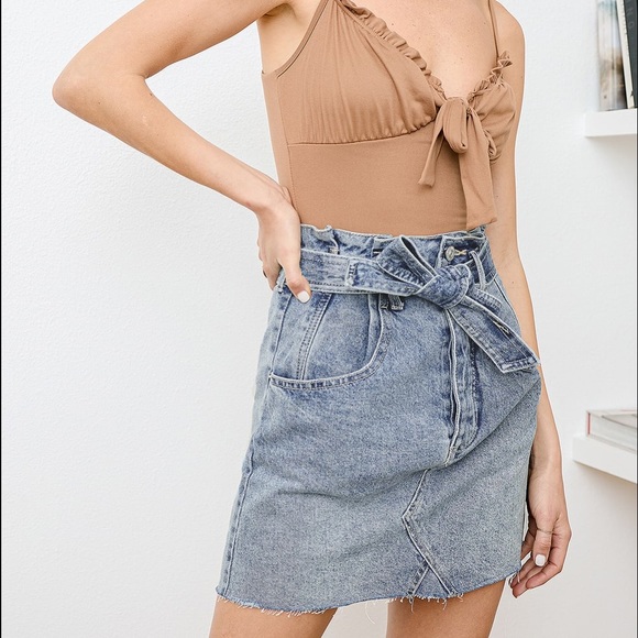 East of Eden Medium Wash Denim Belted Mini Skirt Size: 30 - Picture 6 of 10